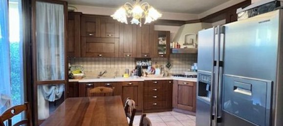 3 rooms Apartment in Bregnano, Italy No. 333692 8