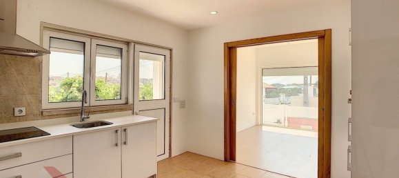 Casa de 3 dormitorios en Almada, Portugal No. 59340 8