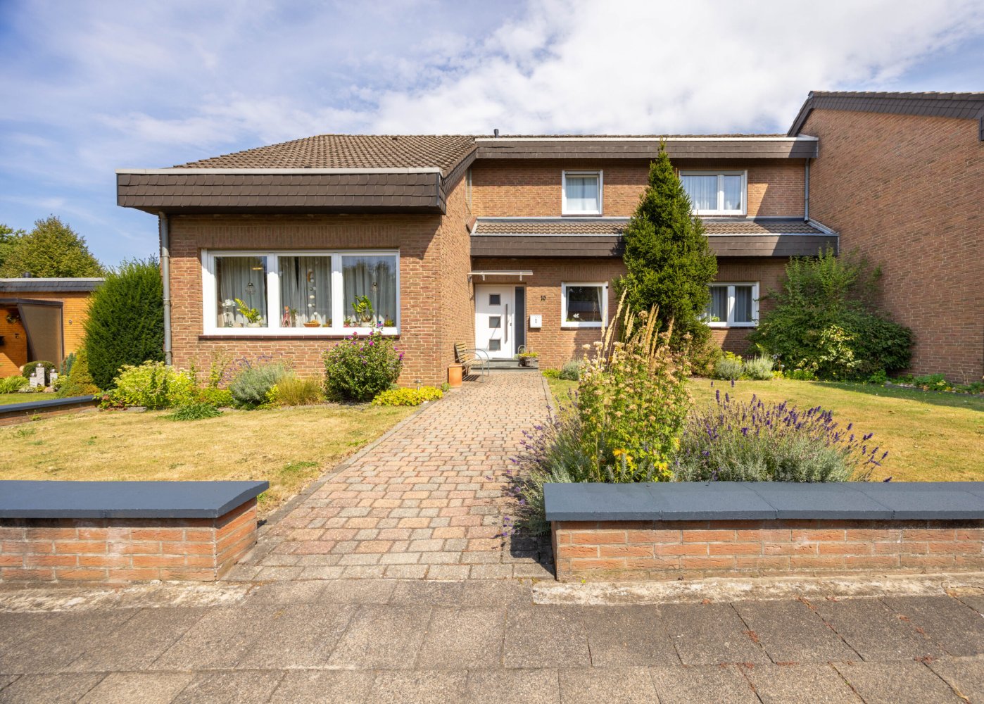 8 rooms Bungalow in Augsburg, Germany No. 327235