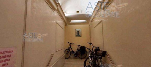 5 rooms Apartment in Rome, Italy No. 205920 3
