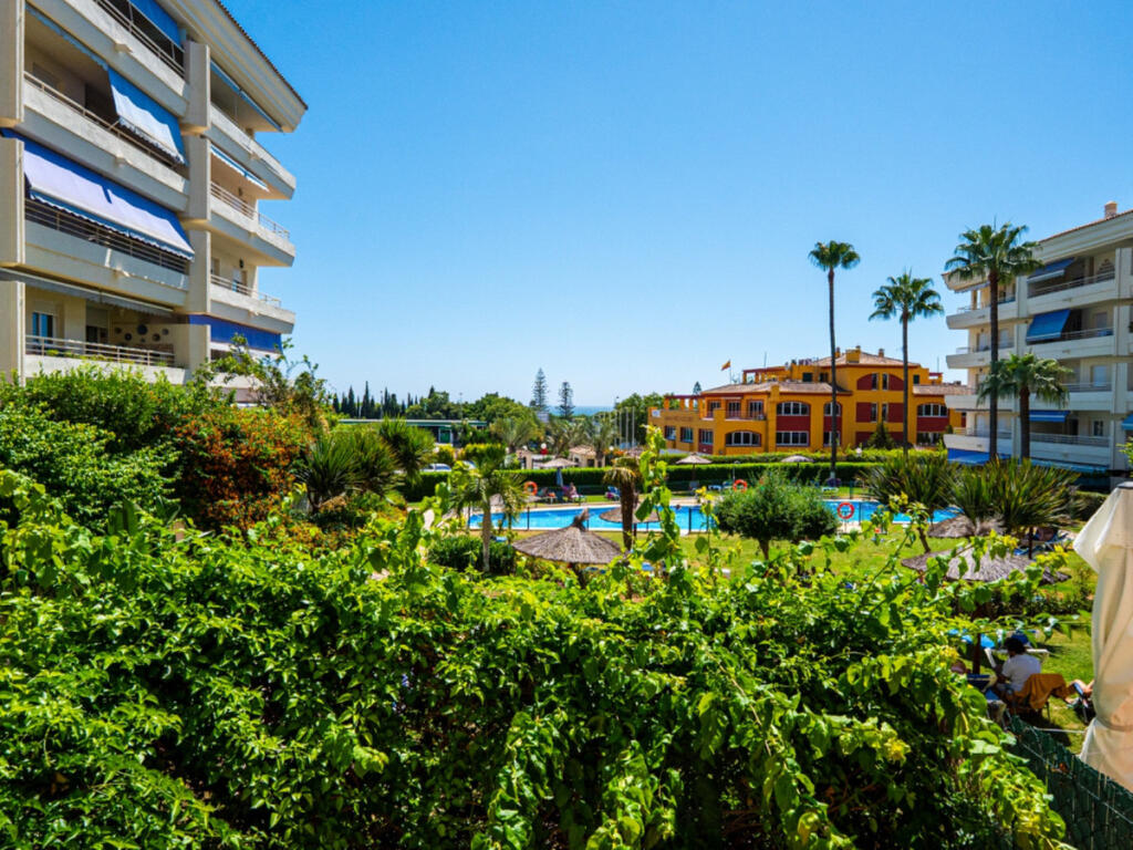 1 bedroom Apartment in Marbella, Spain No. 246114