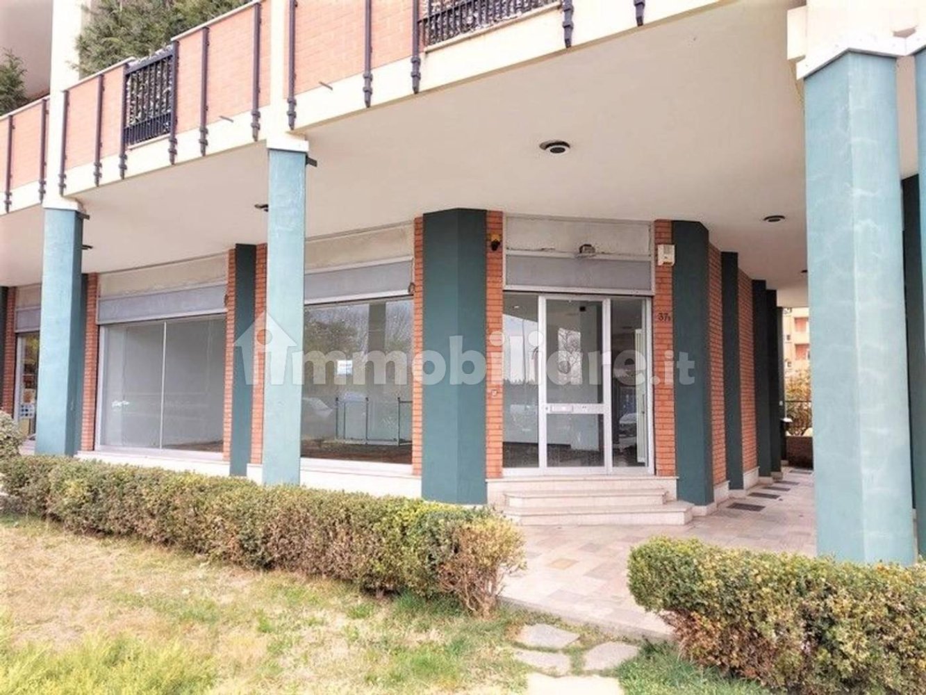 283m² Commercial property in Biella, Italy No. 315111
