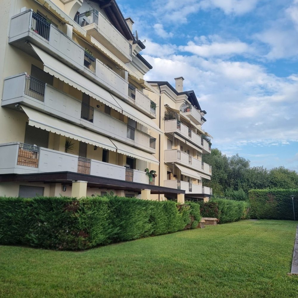 5 bedrooms Apartment in Selvazzano Dentro, Italy No. 327512