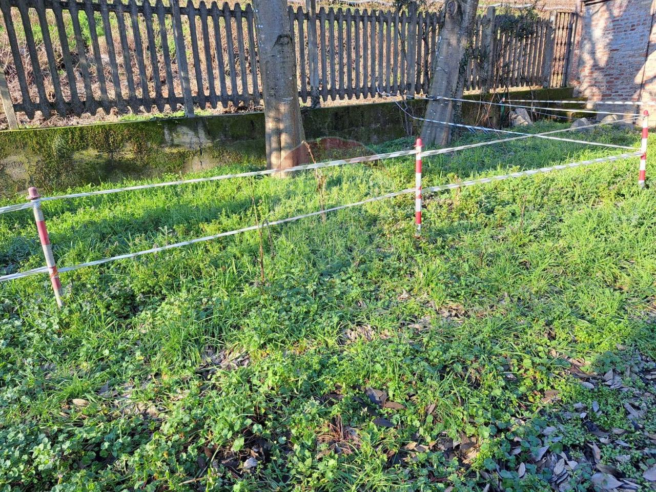 1 room Garage in Pavia, Italy No. 32126