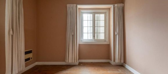 9 bedrooms House in Lisbon, Portugal No. 105140 13