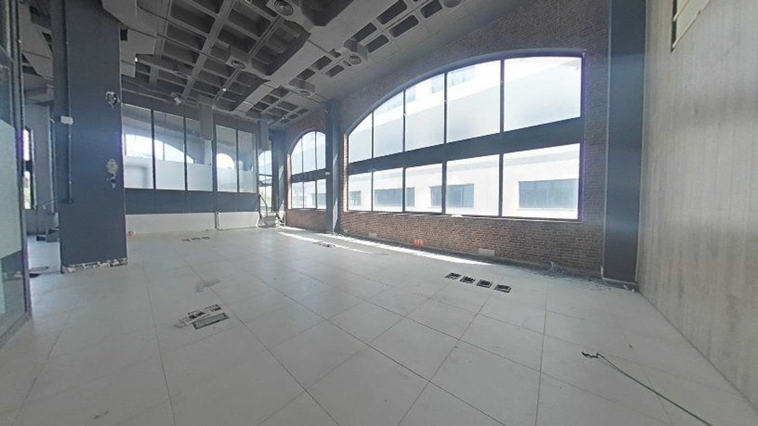 375m² Warehouse in Madrid, Spain No. 74472