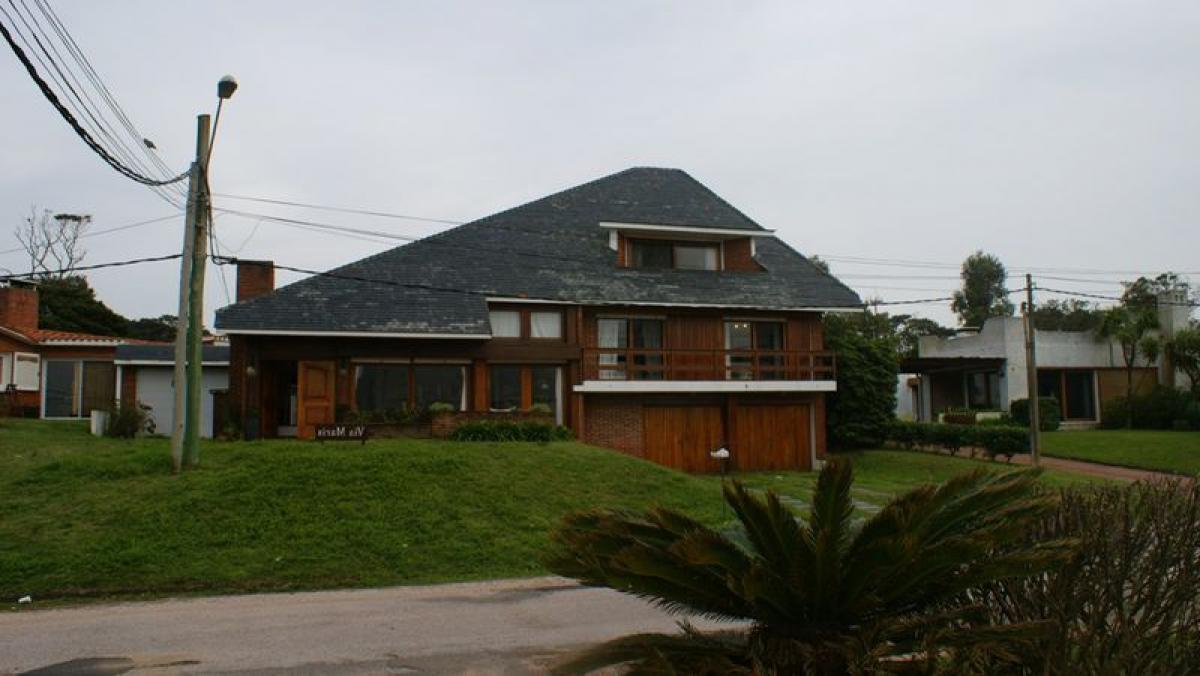 3 bedrooms House in Maldonado, Uruguay No. 1055