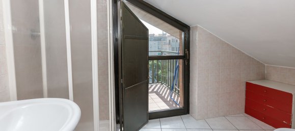 2 rooms Apartment in Turin, Italy No. 290491 4