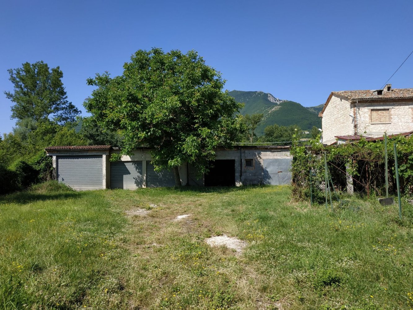 Дом с 23 комнатами в Сассоферрато, Италия № 164233