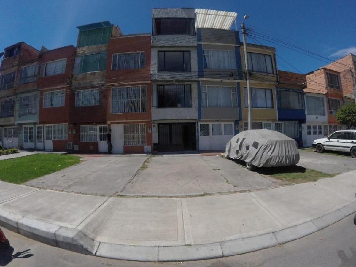 4 bedrooms House in Bogota, Colombia No. 10143