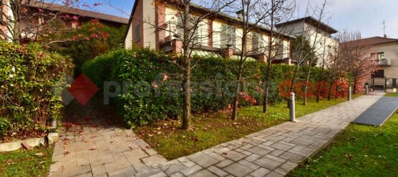 3-salle Villa à Meda, Italy No. 38739 21