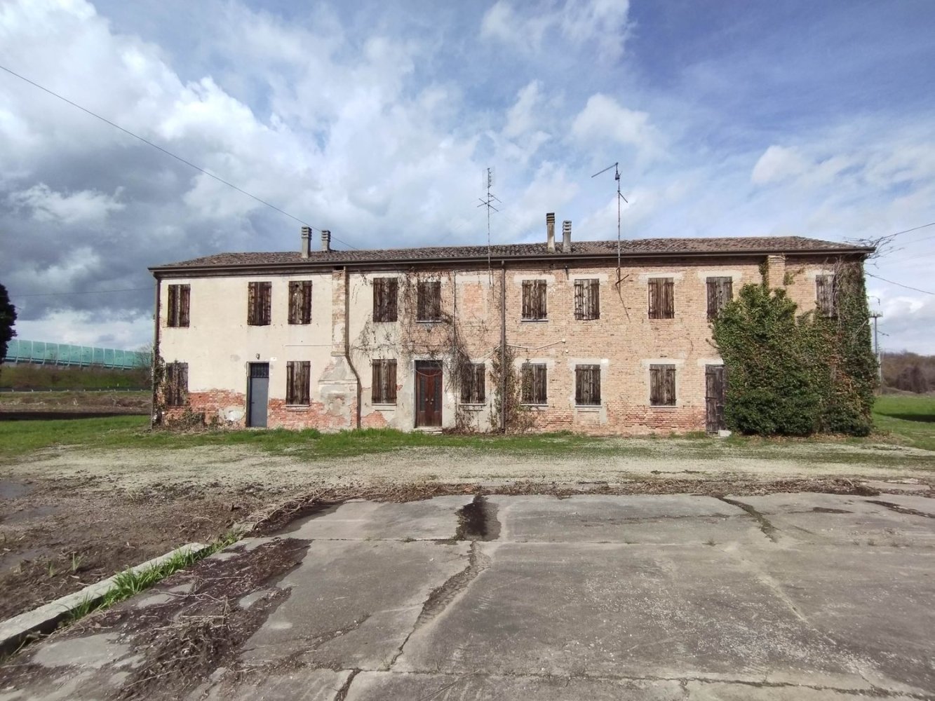 18 rooms House in Piacenza d'Adige, Italy No. 198894