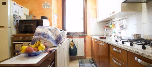 Квартира с 2 комнатами в Реджо Эмилия, Италия № 7356 10