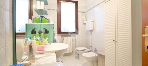 Квартира с 2 комнатами в Реджо Эмилия, Италия № 7356 11