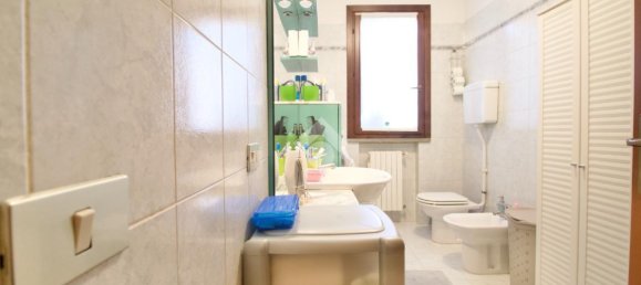 Квартира с 2 комнатами в Реджо Эмилия, Италия № 7356 12