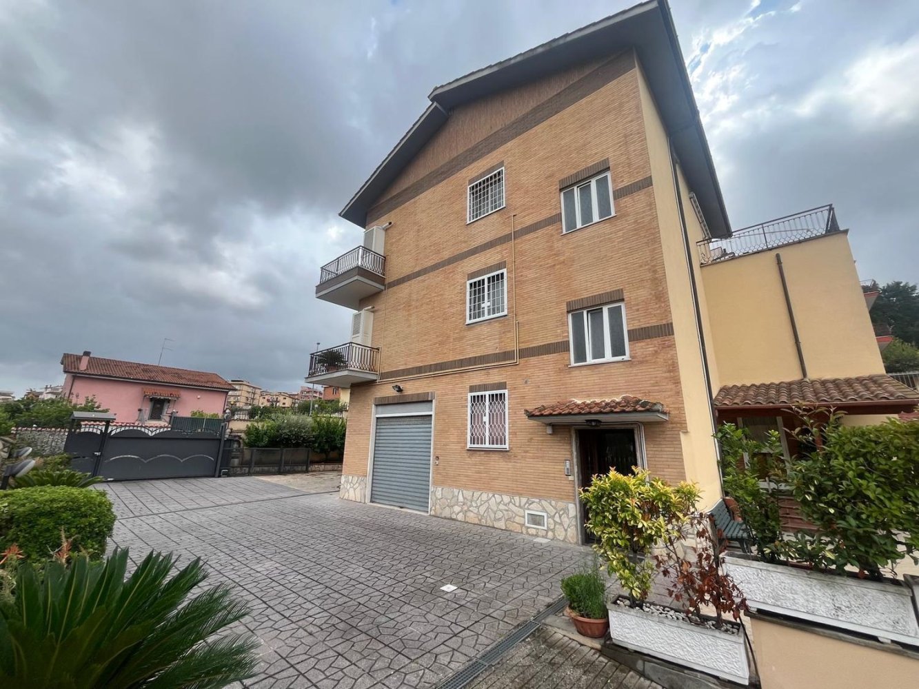 Квартира с 3 спальнями в Рим, Италия № 369333