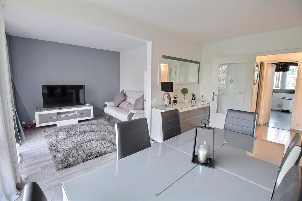 1 bedroom Apartment in Fontenay-le-Fleury, France No. 189056