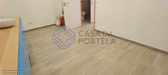 Propriété commerciale à Rio Tinto, Portugal 137m² No. 60312 11