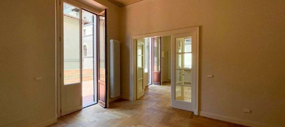 3 bedrooms Apartment in Florence, Italy No. 378324 2