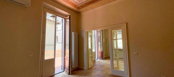 3 bedrooms Apartment in Florence, Italy No. 378324 8