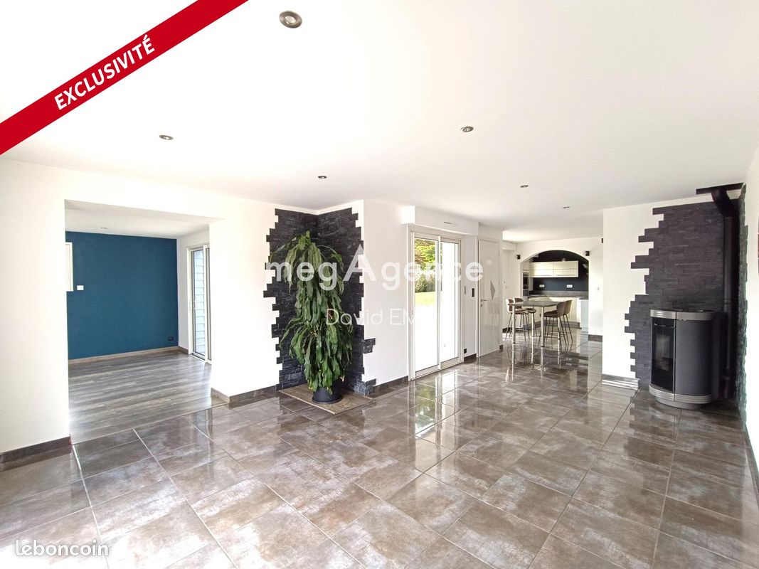 Casa de 4 dormitorios en Landeronde, France No. 363627