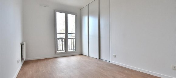 Дуплекс с 3 спальнями в Кретей, Франция № 184255 2