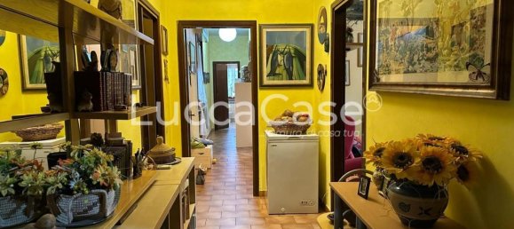 4 rooms Apartment in Lucca, Italy No. 27040 8
