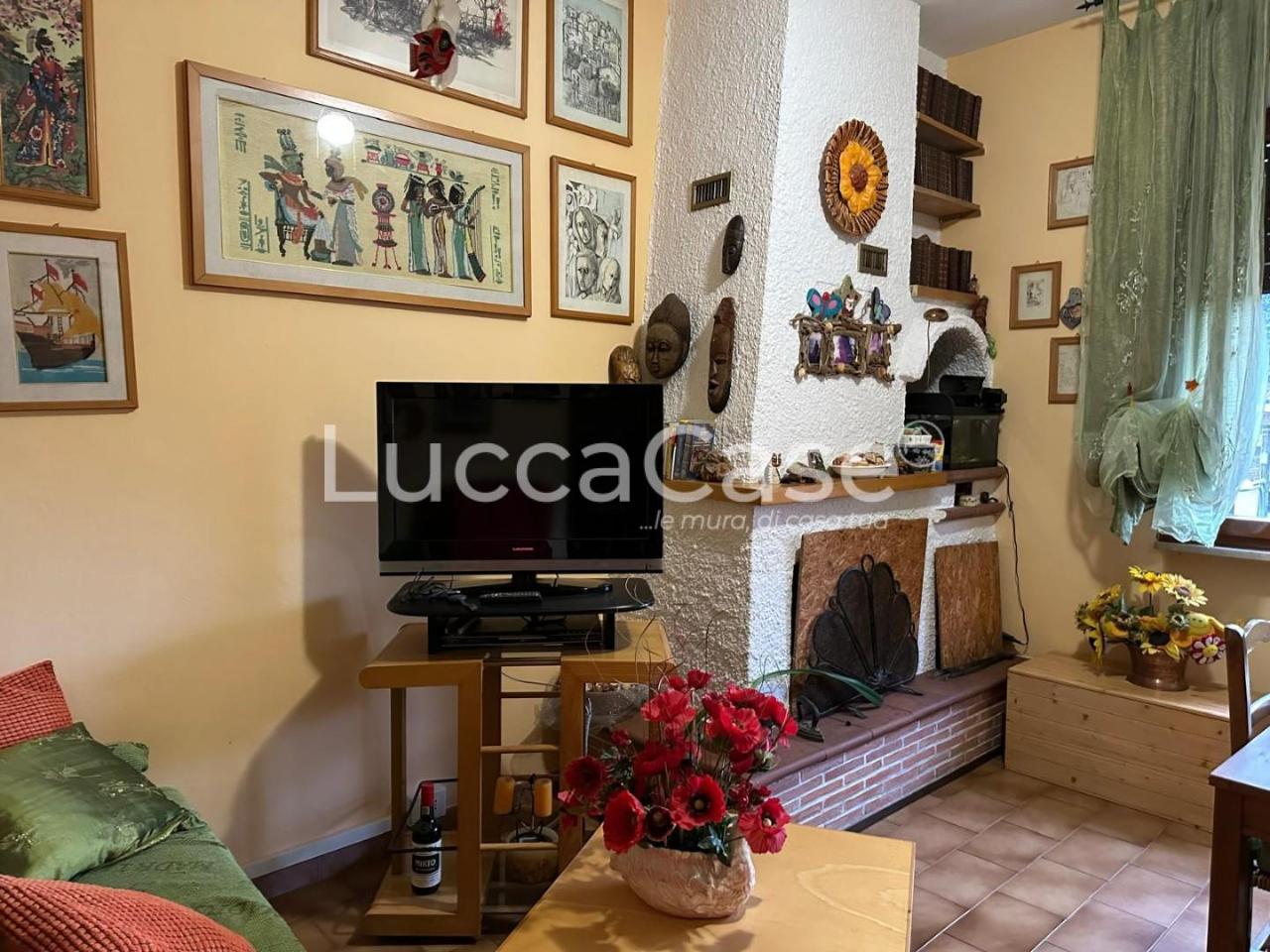 4 rooms Apartment in Lucca, Italy No. 27040