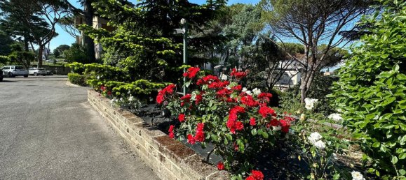 6 rooms Apartment in Rome, Italy No. 136610 16