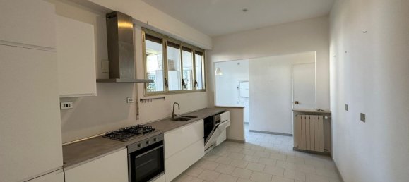 6 rooms Apartment in Rome, Italy No. 136610 13