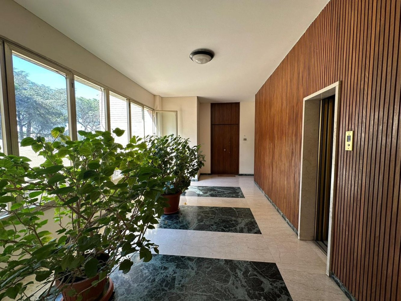 6 rooms Apartment in Rome, Italy No. 136610