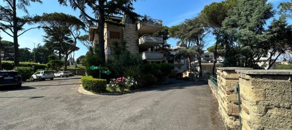 6 rooms Apartment in Rome, Italy No. 136610 23