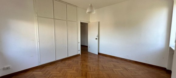 6 rooms Apartment in Rome, Italy No. 136610 38