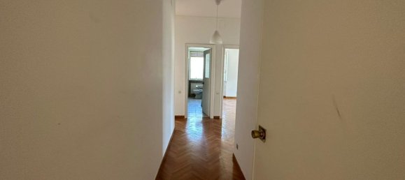6 rooms Apartment in Rome, Italy No. 136610 31