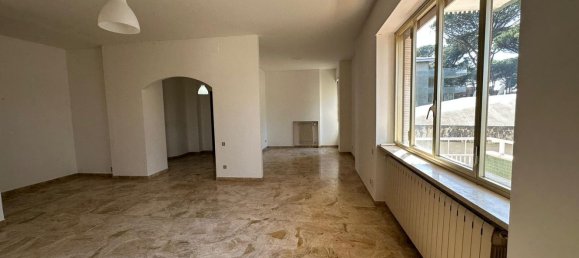 6 rooms Apartment in Rome, Italy No. 136610 9