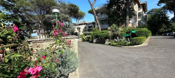 6 rooms Apartment in Rome, Italy No. 136610 2