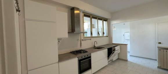 6 rooms Apartment in Rome, Italy No. 136610 12