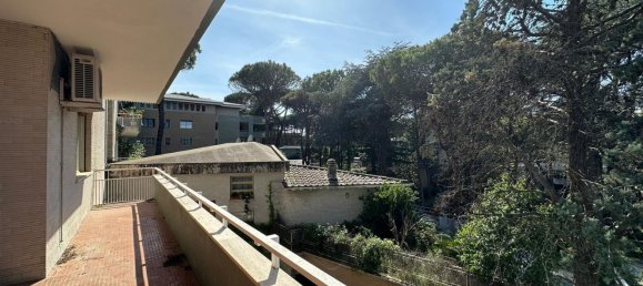 6 rooms Apartment in Rome, Italy No. 136610 4