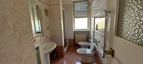 6 rooms Apartment in Rome, Italy No. 136610 39