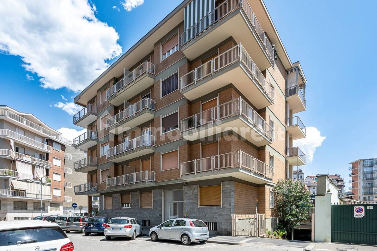 2 bedrooms Apartment in Turin, Italy No. 318434