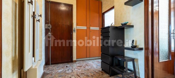 2 bedrooms Apartment in Turin, Italy No. 318434 3