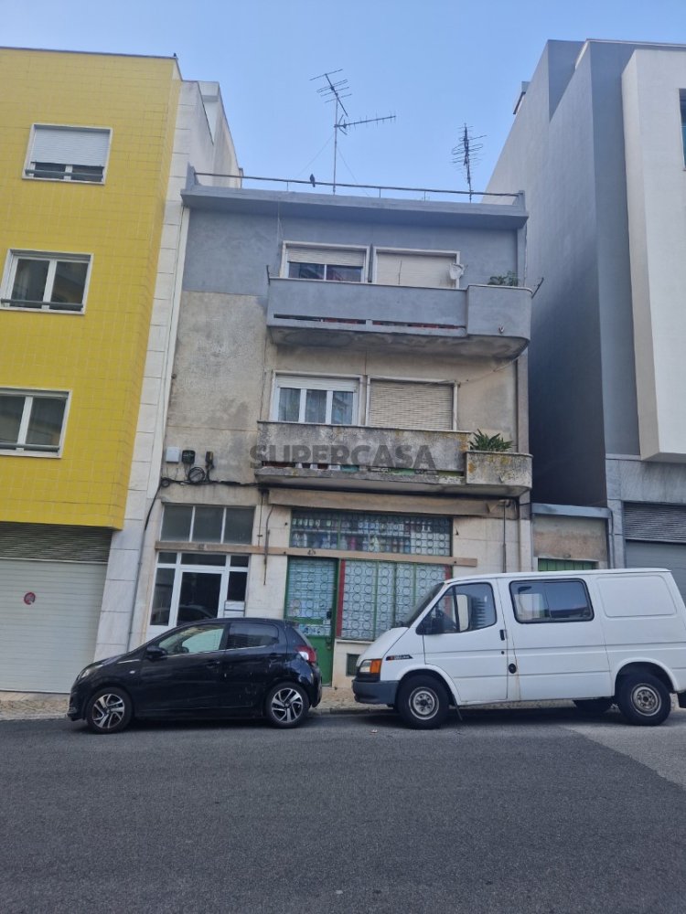 Edificio en Lisbon, Portugal 260 m² No. 159556