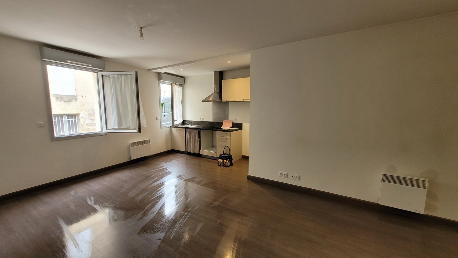 Apartamento de 1 dormitorio en Saint-Andre-de-Cubzac, France No. 349630