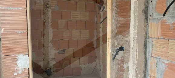 Квартира с 4 комнатами в Бари, Италия № 29153 4