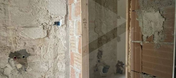 Квартира с 4 комнатами в Бари, Италия № 29153 8