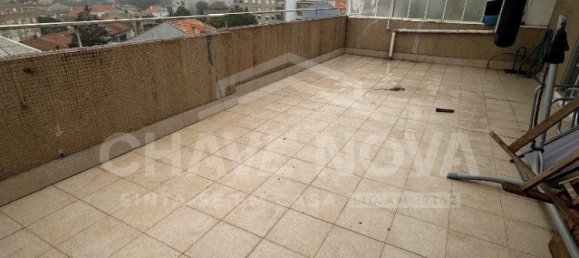 3 bedrooms Apartment in Porto, Portugal No. 11351 5