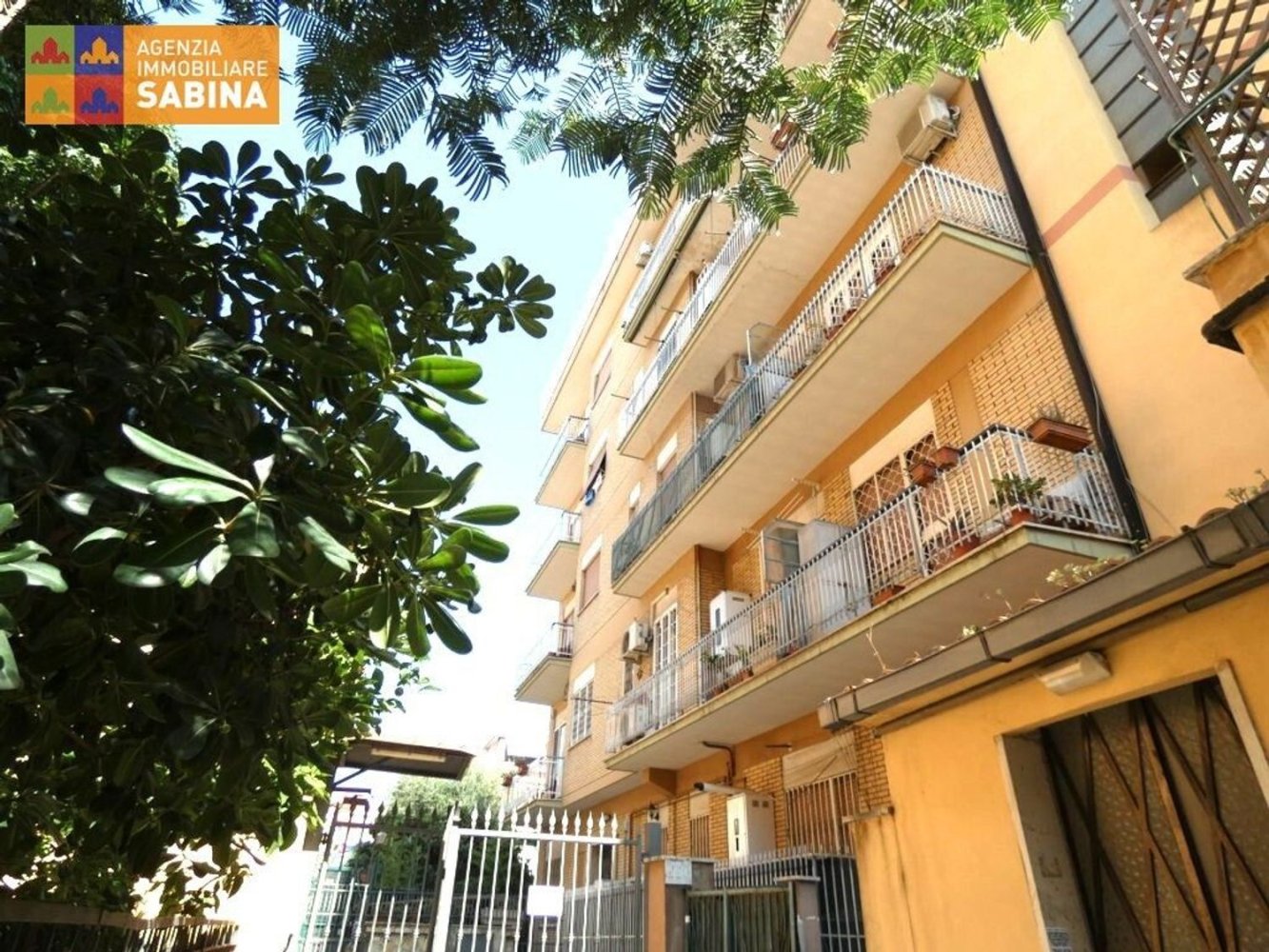 2 bedrooms Apartment in Rome, Italy No. 348270