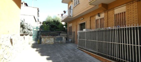2 bedrooms Apartment in Rome, Italy No. 348270 2