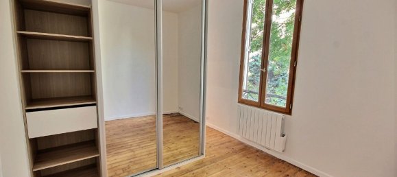 1 bedroom Apartment in Suresnes, France No. 180275 21