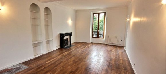 1 bedroom Apartment in Suresnes, France No. 180275 5